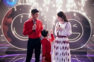 杜江霍思燕一家跨年合唱夫妻两人眉目传情超有爱嗯哼歌唱前进很大