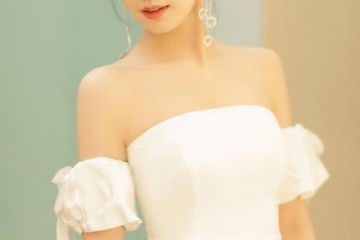 胡歌老婆王乐君跨年一袭露肩裙秀直角肩身段凹凸有女人味