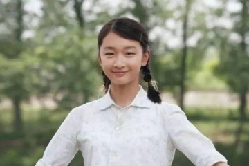 她出道十年斩获两个影后17岁纯洁容貌至今未变网友直呼仰慕