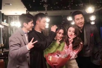 迪丽热巴亲吻张馨予闺蜜情延伸到戏外竟然看出了cp感