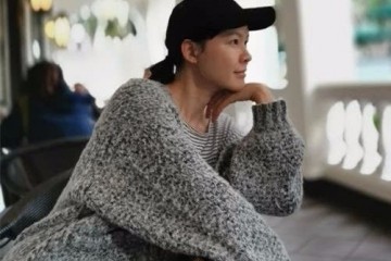 李艾晒纯素颜照蜡黄肤色显老态这样实在反而美丽