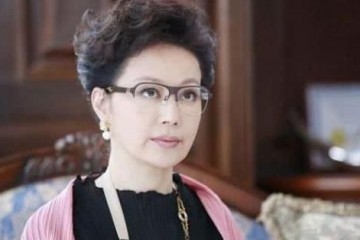 当小三逼走正妻19年不孕被扔掉今63岁整容复出