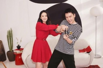冯绍峰赵丽颖稀有晒合照大方撒狗粮表情娇羞美得让人认不出