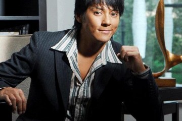 他因扮演宦官走红曾扔掉怀孕女友现在56岁沦落到酒吧卖唱