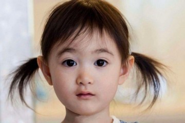 7岁奥莉拍杂志封面刘海稀少脸型随妈这是要进军娱乐圈的节奏