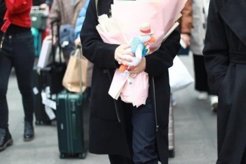 姚晨跨年长胖不少一身黑装身段却被五五分气场也变低了许多