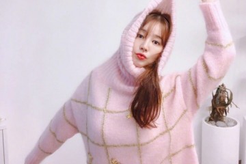 35岁尹恩惠和26岁新木优子同穿粉色毛衣不是年青就能赢