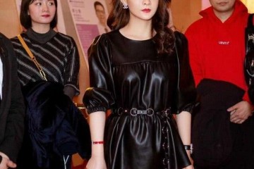 陈德容45岁状况好极了穿皮质上衣配短裙露脸好气质无需扮嫩