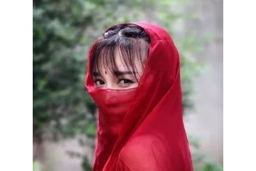 李子柒再被央角度赞一个行为告知世人这才是女孩最好的姿势