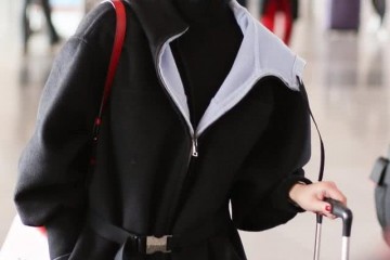 俞飞鸿真是奔五女人中的极品了穿烂大街的服装都能穿出高档感