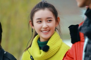 新年穿搭哪家强当属蒋依依小黄衣时髦高端有气质