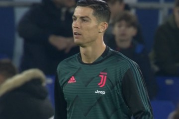 乔治娜晒唯美单人照冷傲尊贵女王范十足C罗奢华私家飞机抢镜