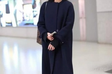 朱丹这次不低沉穿圆领大衣配小白鞋生机十足侧身秀lv包像阔太