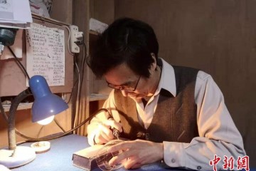 浙江台州三代玻雕人玻璃之花绽放四海