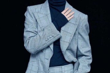 39岁张瑶真抗老身穿格子西服套装干练时尚秒变成18岁少女