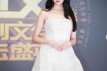 关晓彤走秀忙不断鹿晗用吃播为新歌鼓劲两人距离拉大