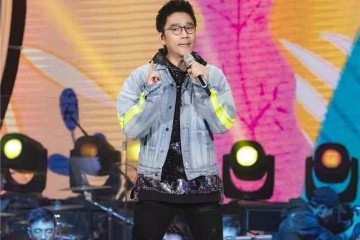 49岁林依轮为老婆庆生超模妻子高雅知性同框儿子像同龄人