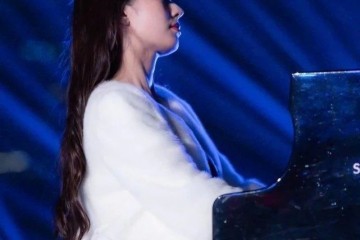 吉娜总算正常穿衣长裙搭外套裹得严实却美得让郎朗挪不开眼