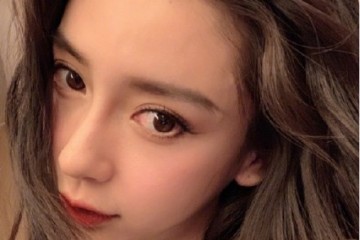 杨颖完全放飞自我直接怼脸自拍网友双眼皮是仔细的吗