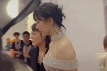 杨紫没修图的手臂好粗魁伟的身段比男的还要壮硕