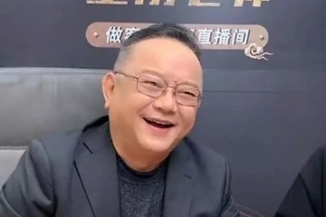 齐名张国立严拒春晚3结2离娶小20岁娇妻60岁得子今直播捞金