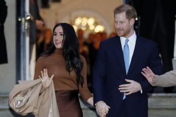 梅根一家认怂了官宣将退出王室没有事前奉告而惹怒女王