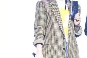 杨紫穿搭越来越成熟了小格纹西安装牛仔裤演绎知性与阳光