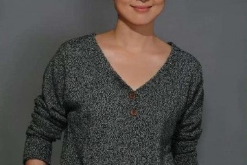 61岁倪萍状况好实在穿正装涂烈焰红唇从前的央视一姐气场真强