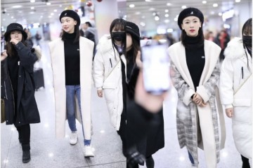 她演魏璎珞一炮而红今穿格纹大衣戴贝雷帽30岁香甜灵巧