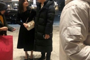 陈晓陈妍希甜美同框对视牵手挽臂膀张狂打脸于正