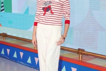 41岁林嘉欣保养得宜美丽动人聊起两女儿日子点滴美好弥漫