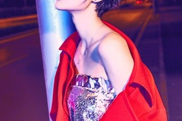 车晓写真清淡的气质中隐藏着耀眼的神采