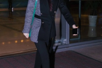 深冬到了别只想着穿羽绒服了跟着戚薇穿大衣霸气又有范