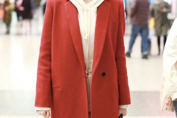 超显白的我国红必定别错过乔欣穿赤色大衣很高档新年必备款