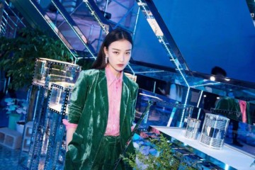 倪妮高挑且前凸后翘墨绿套装穿出高档感公然不孤负一张高档脸