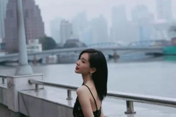 王子文美得经典身穿黑色高开叉吊带裙复古高雅真是迷煞世人