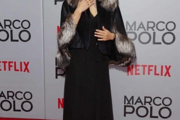 陈冲总算不作妖这次仔细穿连衣裙配皮草外套美成穿衣模范