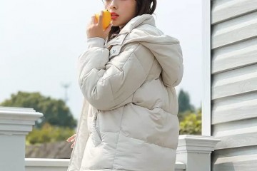 一再主张羽绒服最好选这几种颜色洋气不说要害保暖显肤色