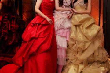 吴佩慈挺孕肚现身总裁男友POLO衫装扮低沉坐姿规矩大佬范十足