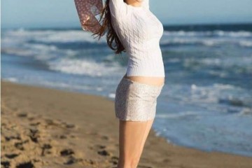 14岁是绝色尤物土豪看中花10亿娶回家8年生4胎