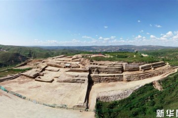 陕西石峁遗址皇城台发现70余件精巧石雕