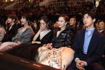 生娃十八变赵丽颖微博之夜冷艳绝伦网友气质一看就很尊贵