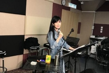 娱乐圈不服老的女星许多但52岁的周慧敏肯定是能够独占鳌头