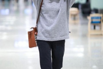 江疏影总算对皮草外套下手了配紧身裤美的高档这腿长的过分了