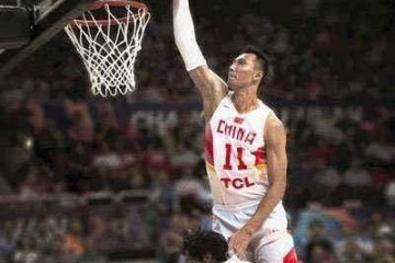 CBA最贤惠的妻子生二胎后和易建联很恩爱现在身段长类似少女