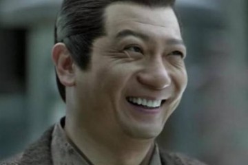 还说王启年长得丑看到他年轻时相片难怪汤唯当年非他不嫁