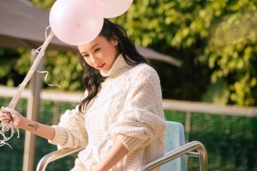 生了三娃也不耽搁时髦张柏芝把毛衣当裙子穿玩转大长腿