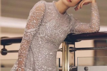 马伊琍气质一流穿亮片连衣裙精美大方一头短发仍旧女性味十足