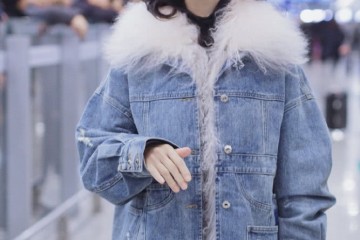 赵雅芝同框小儿子像姐弟穿牛仔外套太显嫩女神怎样还不老