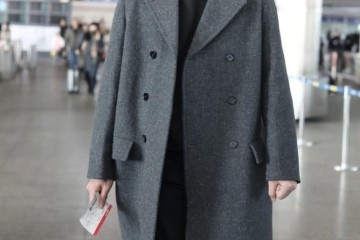 张彬彬走机场灰色配黑色尽显老练男人味这才是真实的型男